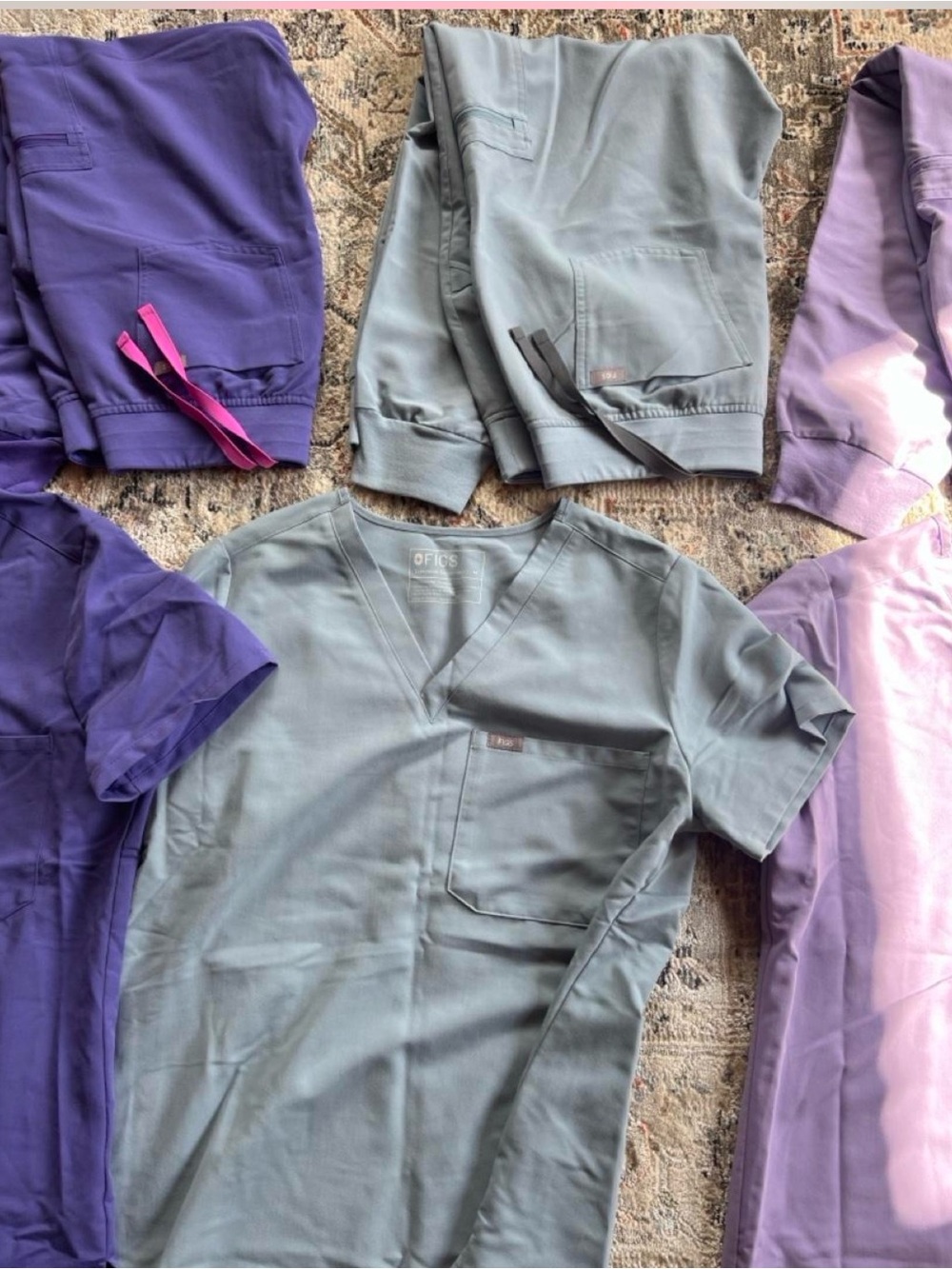 Scrub Top and bottom in light grey/blue by figs